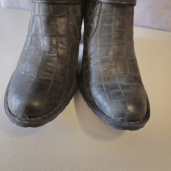 Born Black Textured Heeled Boots size 7.5 - Picture 11 of 16